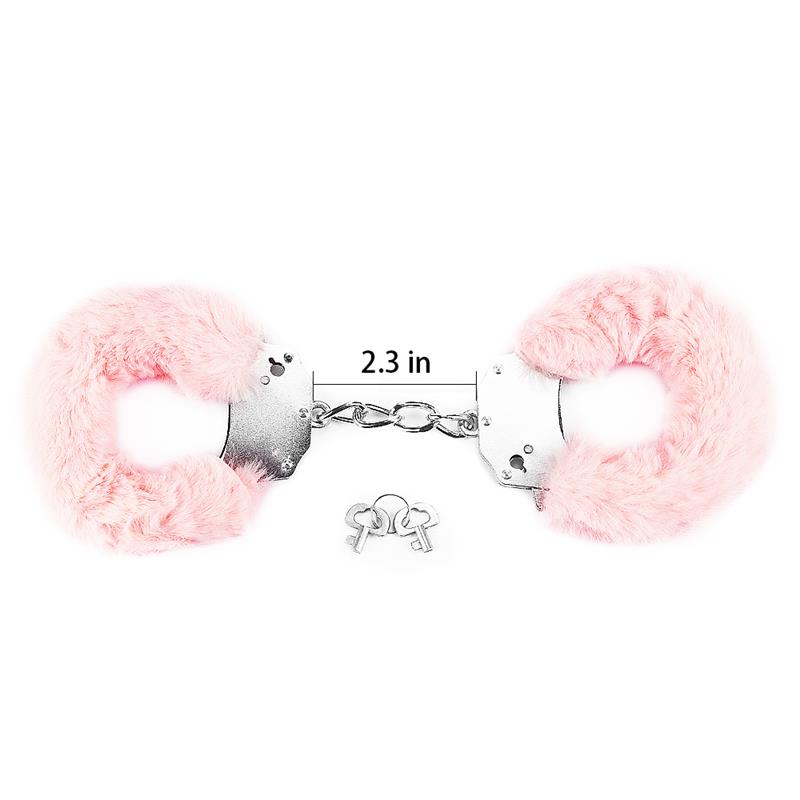 Algemas de metal com cabelo rosa